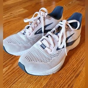 Brooks Launch Size 8